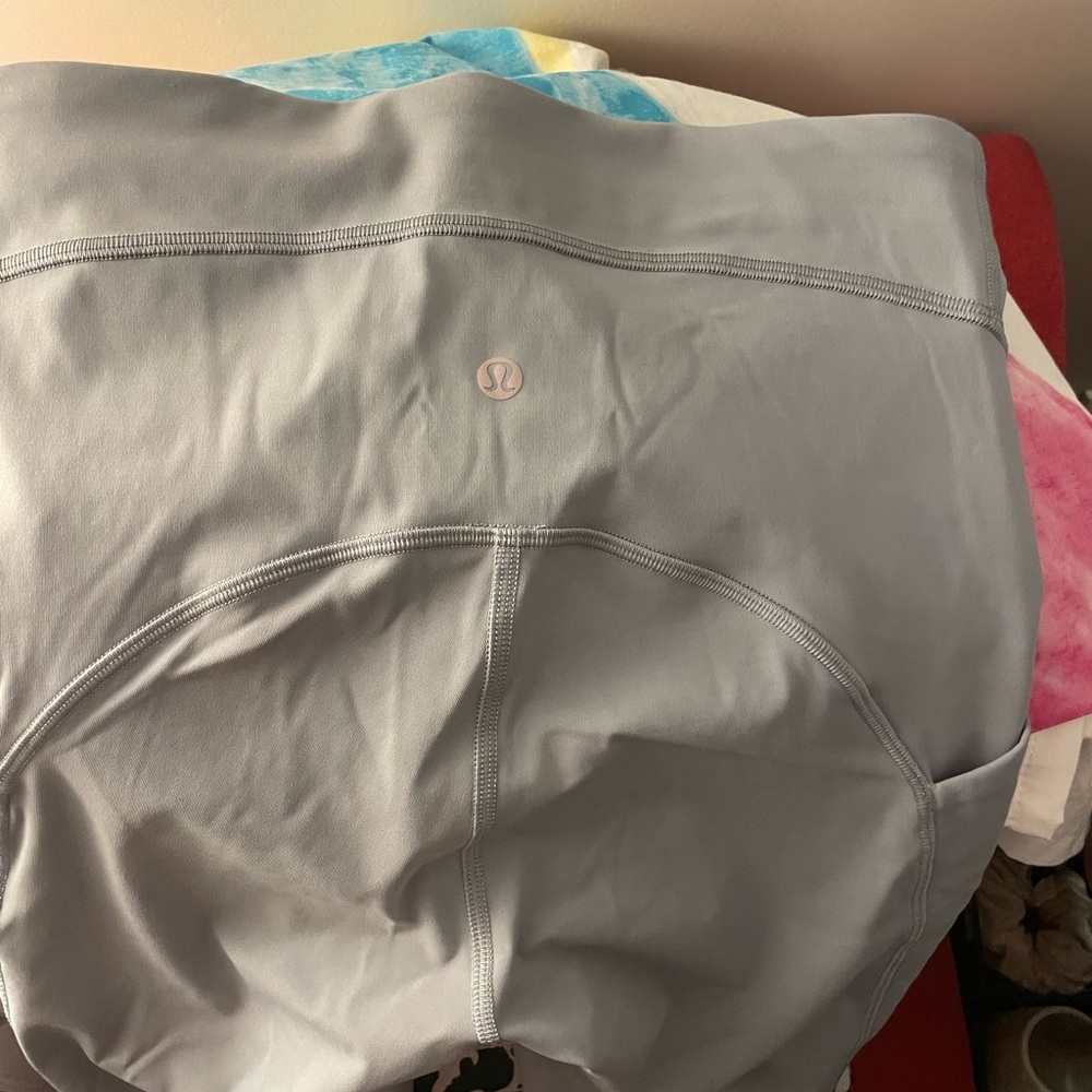 Lululemon size 6 power thru high rise ‘25 leggings